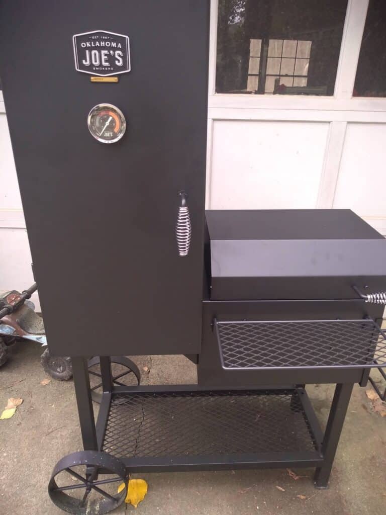 Oklahoma Joes Upright smoker from the outside